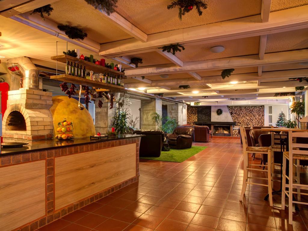 弗洛拉黛西公寓酒店 波罗维茨 外观 照片